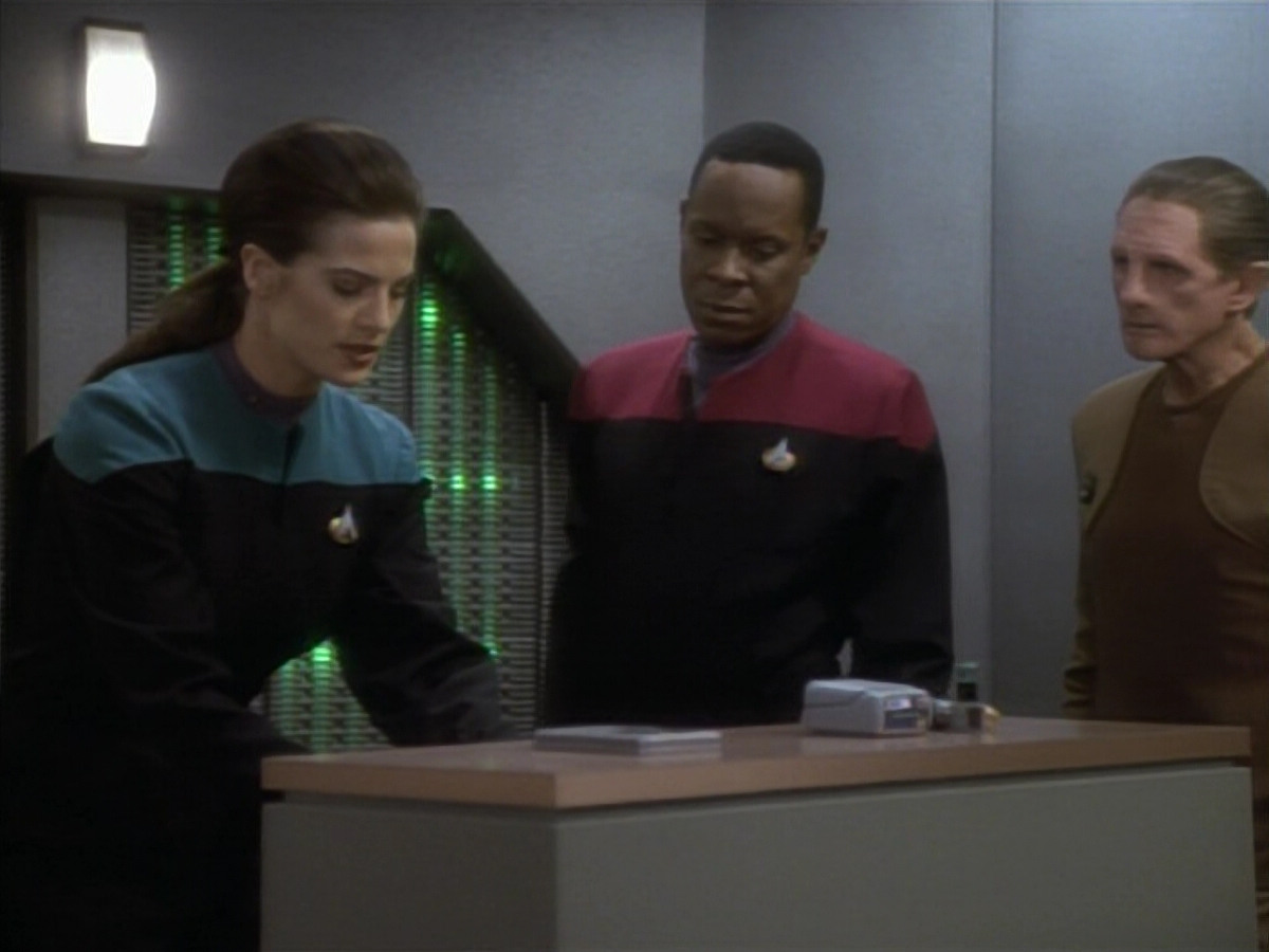 extant_StarTrekDS9_1x09-ThePassenger_03586.jpg