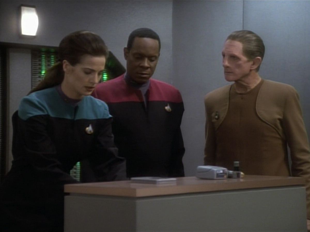 extant_StarTrekDS9_1x09-ThePassenger_03589.jpg