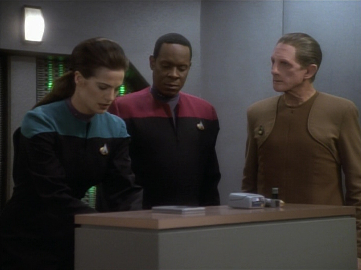 extant_StarTrekDS9_1x09-ThePassenger_03590.jpg
