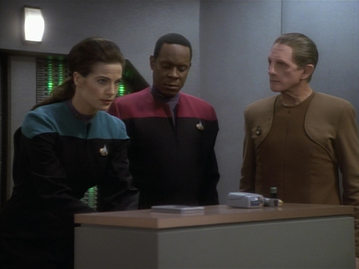 extant_StarTrekDS9_1x09-ThePassenger_03591.jpg
