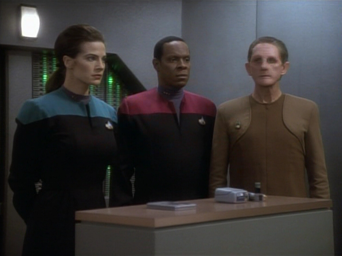 extant_StarTrekDS9_1x09-ThePassenger_03612.jpg