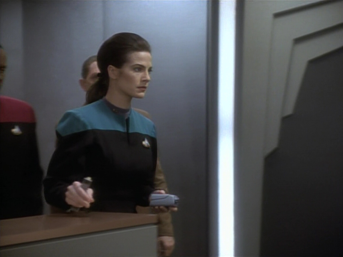 extant_StarTrekDS9_1x09-ThePassenger_03623.jpg