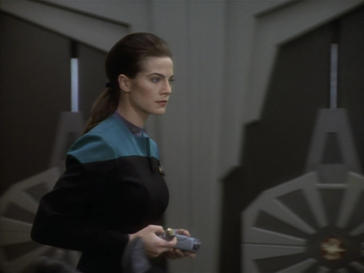 extant_StarTrekDS9_1x09-ThePassenger_03626.jpg