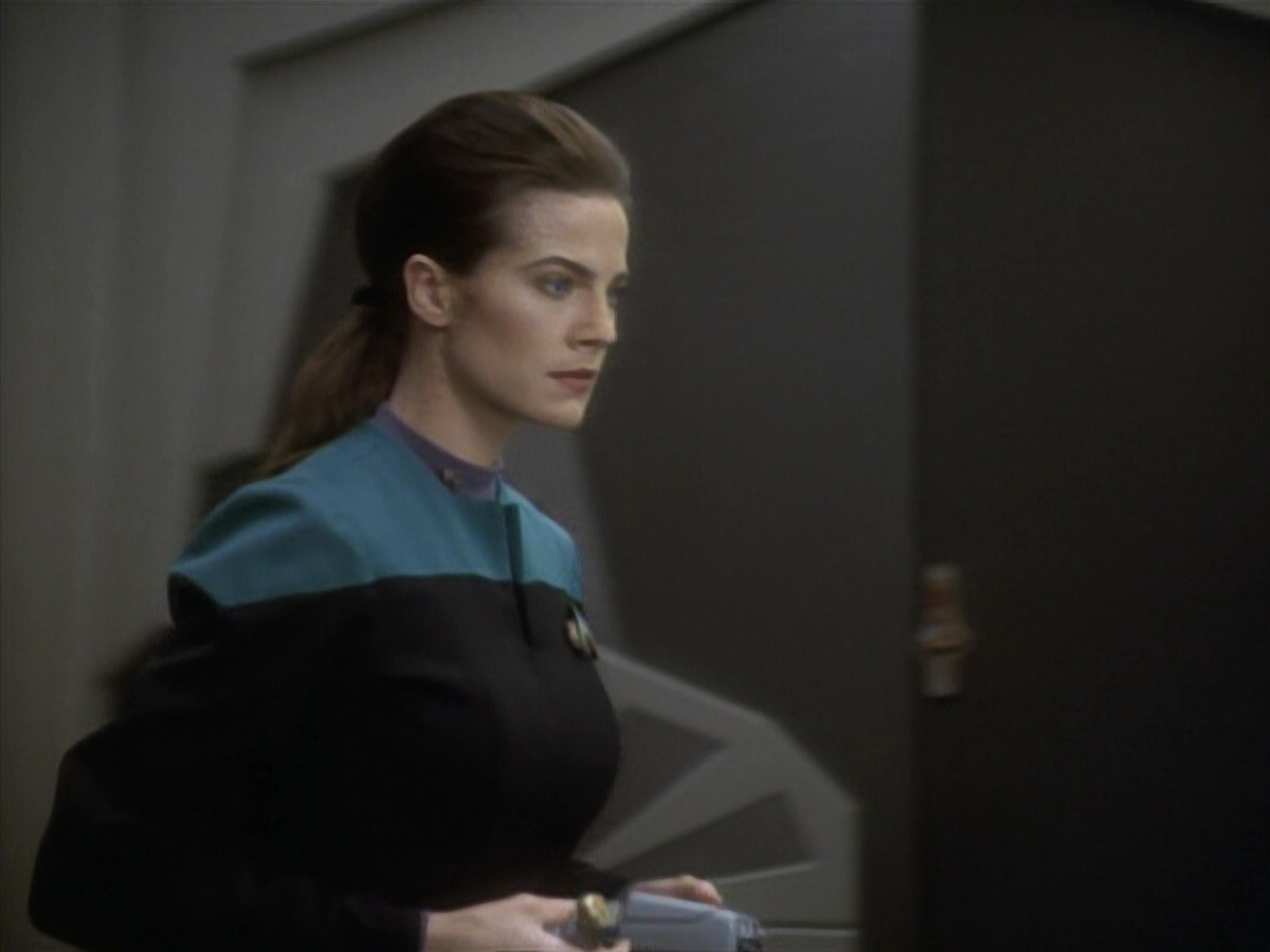 extant_StarTrekDS9_1x09-ThePassenger_03627.jpg