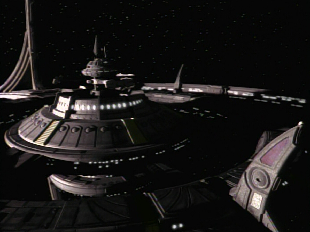 extant_StarTrekDS9_1x09-ThePassenger_03684.jpg