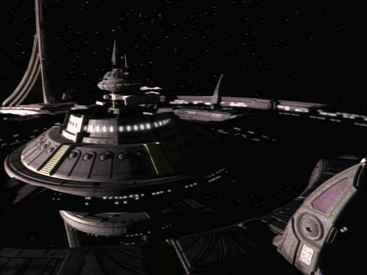 extant_StarTrekDS9_1x09-ThePassenger_03685.jpg