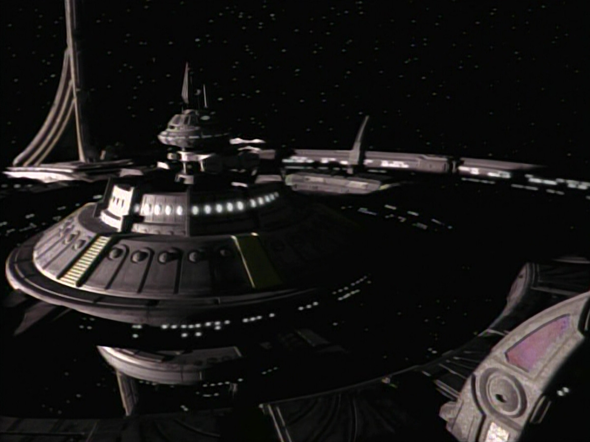 extant_StarTrekDS9_1x09-ThePassenger_03686.jpg