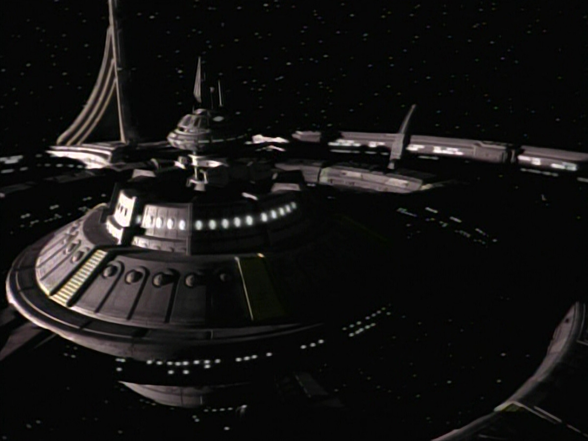 extant_StarTrekDS9_1x09-ThePassenger_03690.jpg