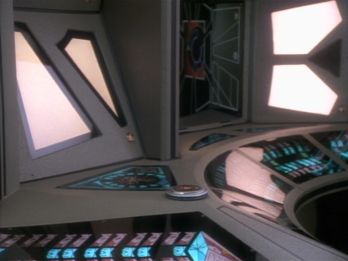 extant_StarTrekDS9_1x09-ThePassenger_03691.jpg