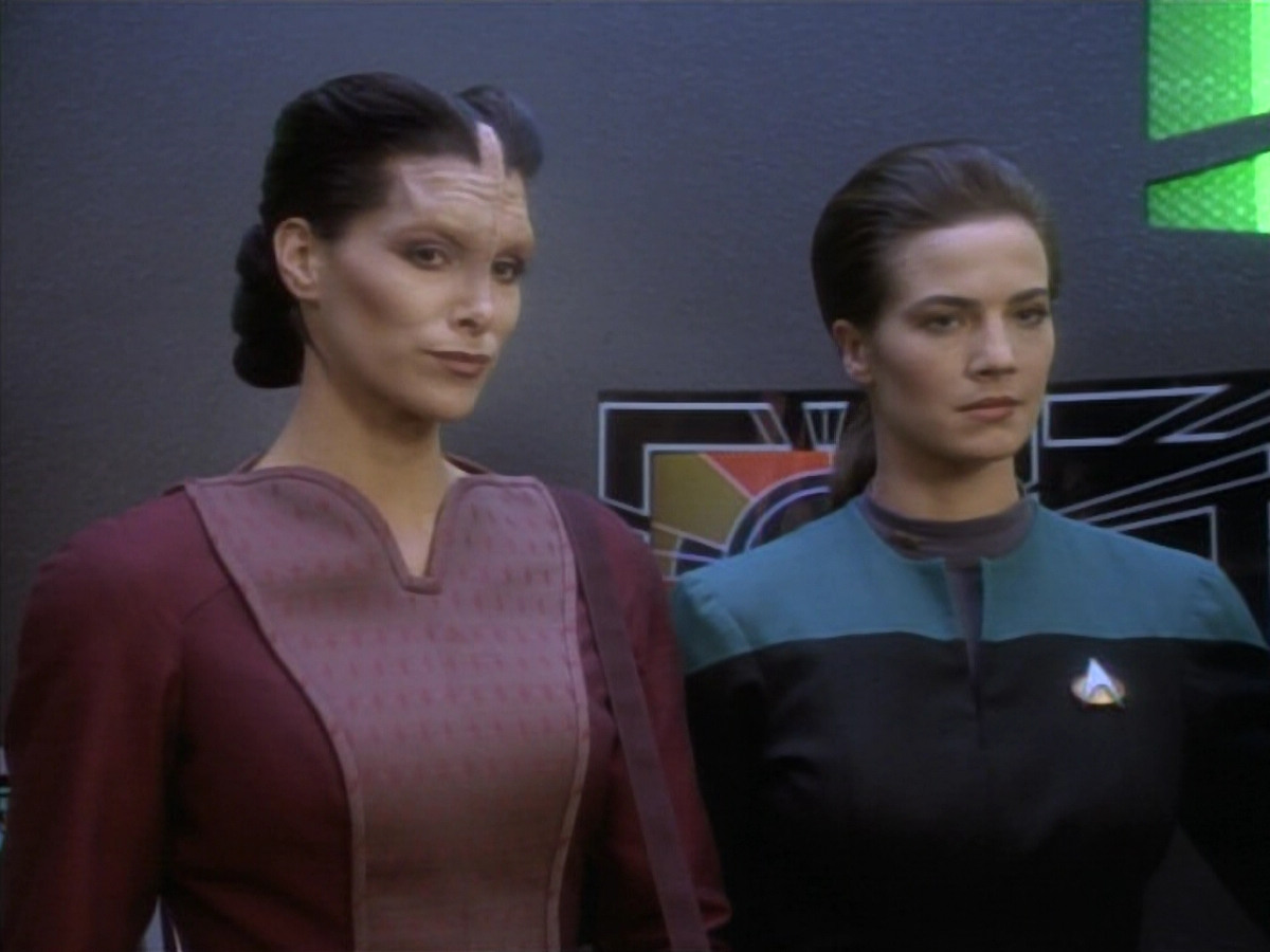 extant_StarTrekDS9_1x09-ThePassenger_03730.jpg