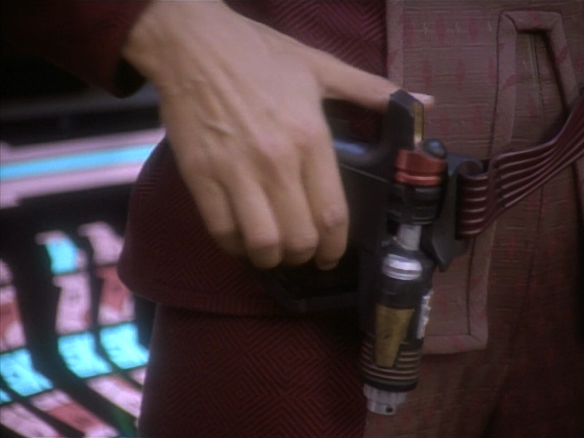 extant_StarTrekDS9_1x09-ThePassenger_03749.jpg