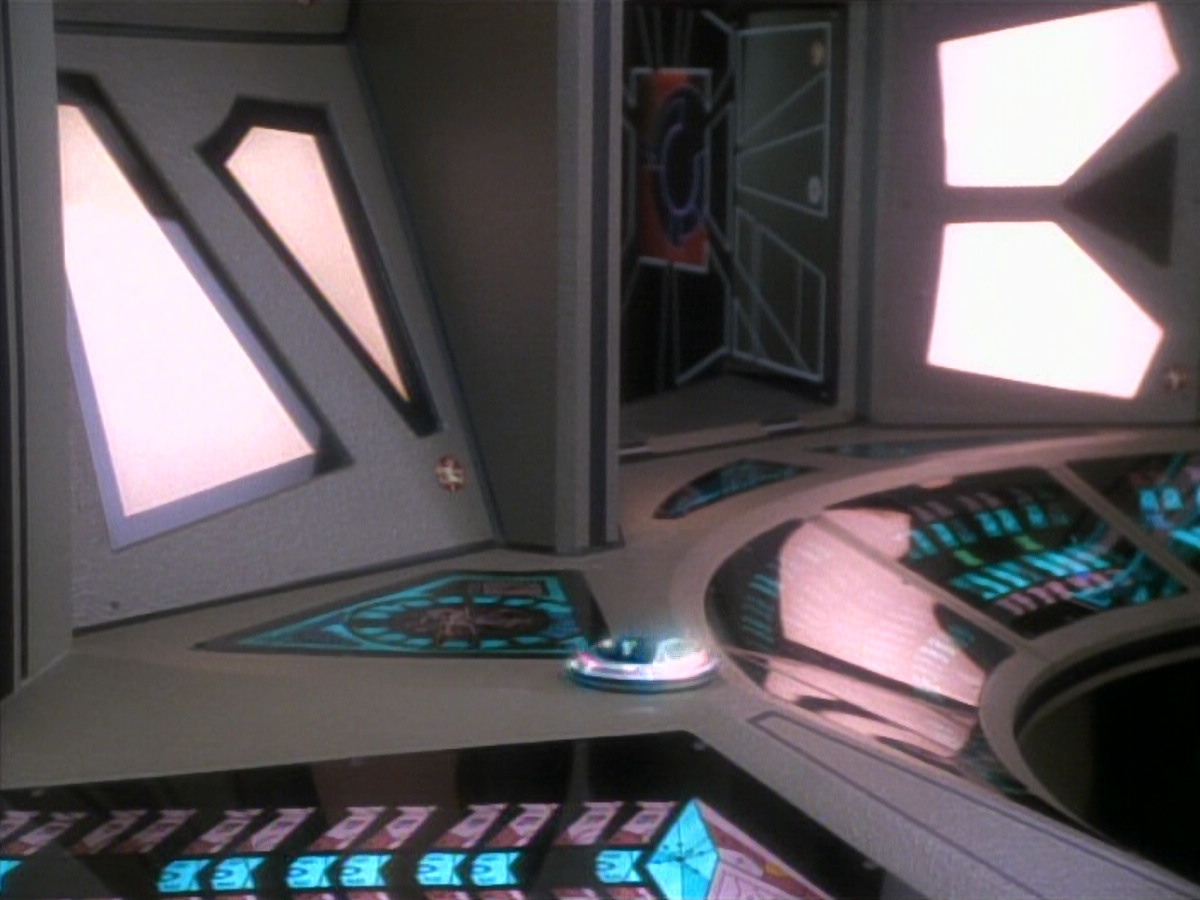 extant_StarTrekDS9_1x09-ThePassenger_03753.jpg