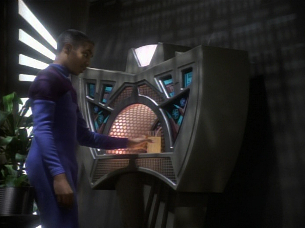 extant_StarTrekDS9_1x10-MoveAlongHome_00053.jpg