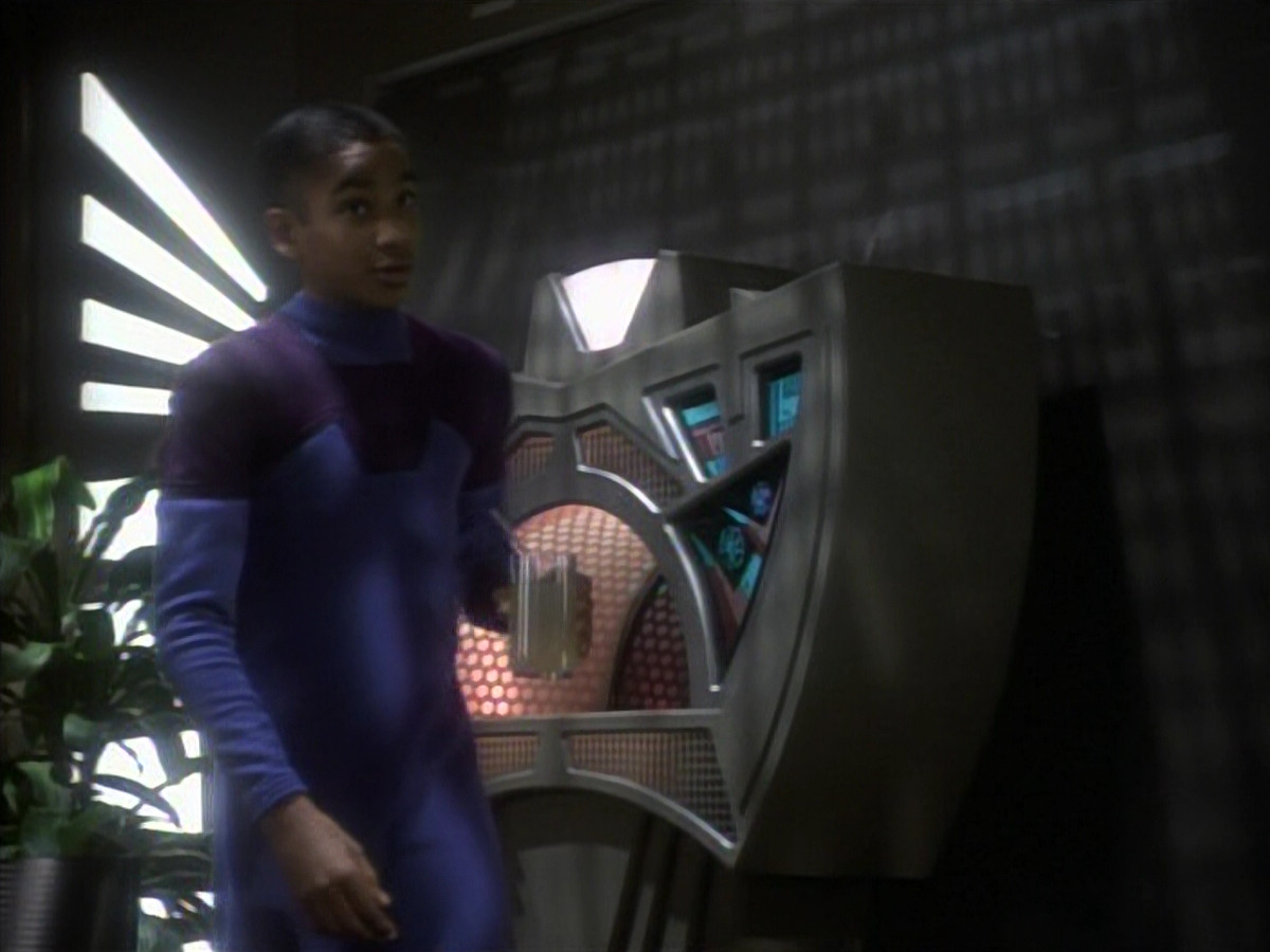 extant_StarTrekDS9_1x10-MoveAlongHome_00055.jpg