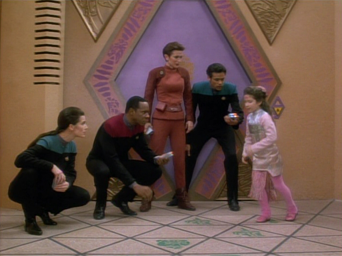 extant_StarTrekDS9_1x10-MoveAlongHome_01810.jpg
