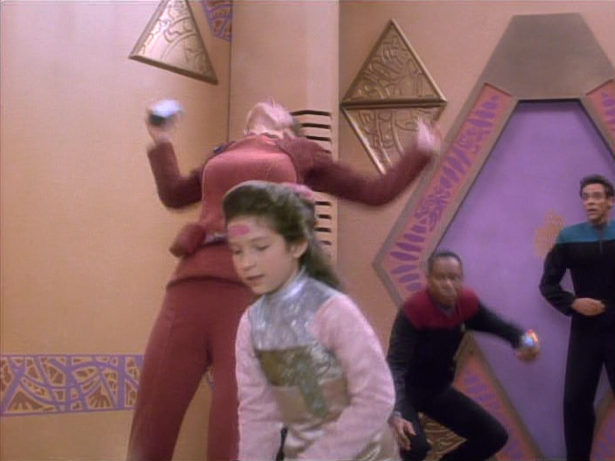 extant_StarTrekDS9_1x10-MoveAlongHome_01819.jpg