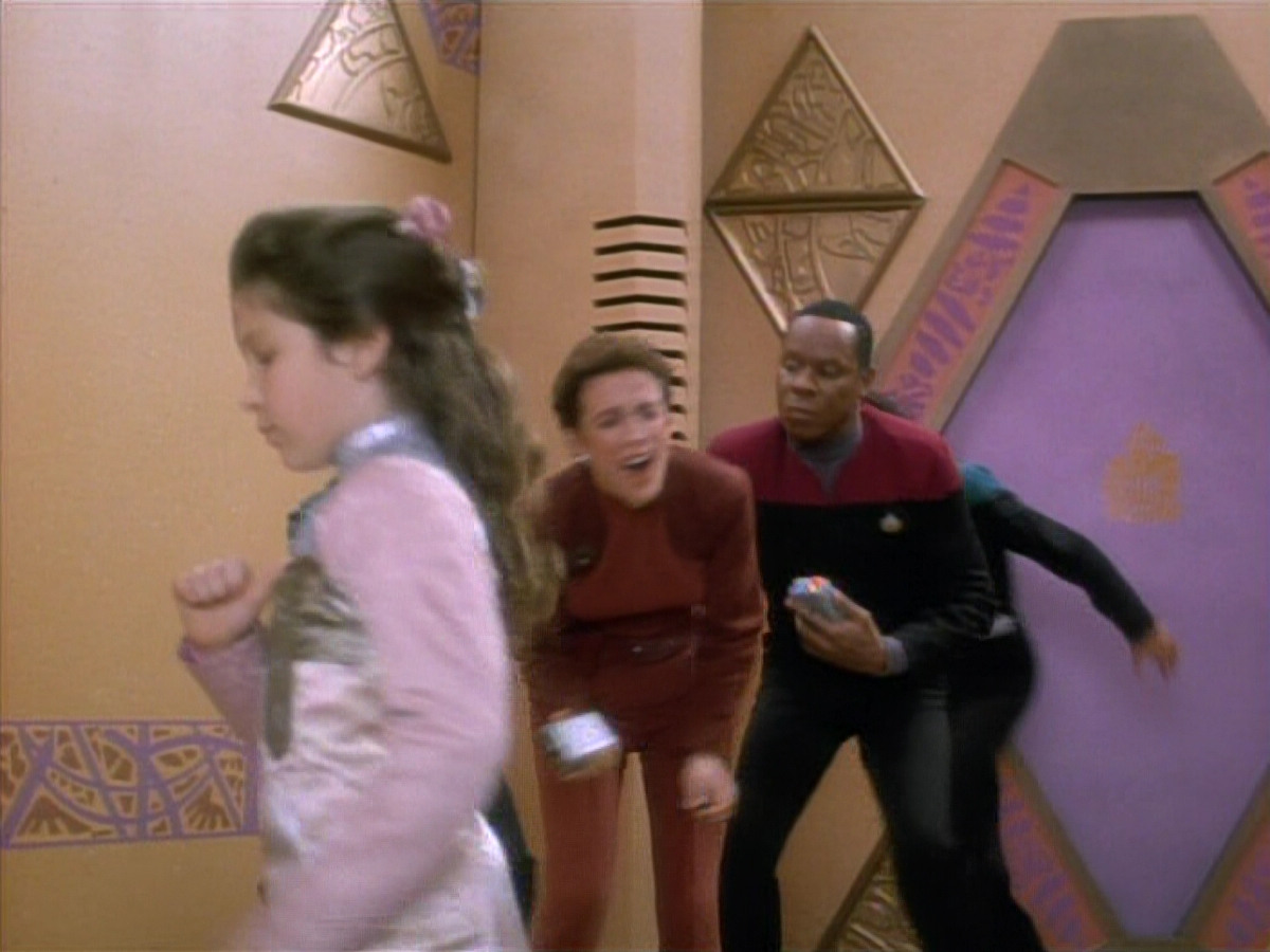 extant_StarTrekDS9_1x10-MoveAlongHome_01820.jpg