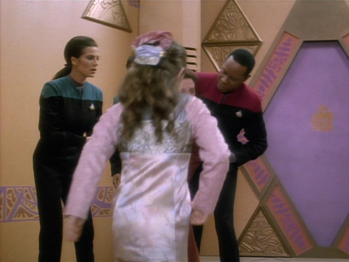 extant_StarTrekDS9_1x10-MoveAlongHome_01822.jpg