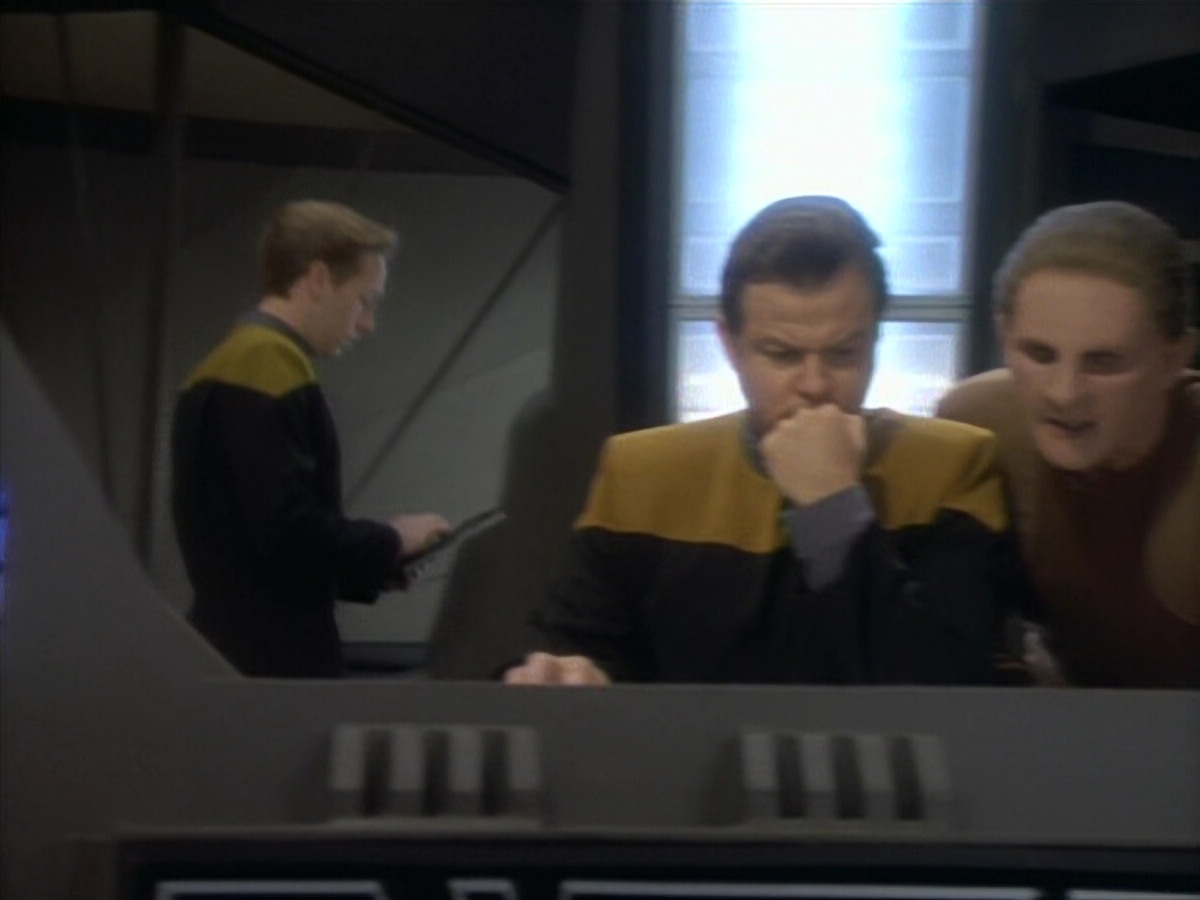 extant_StarTrekDS9_1x10-MoveAlongHome_02464.jpg