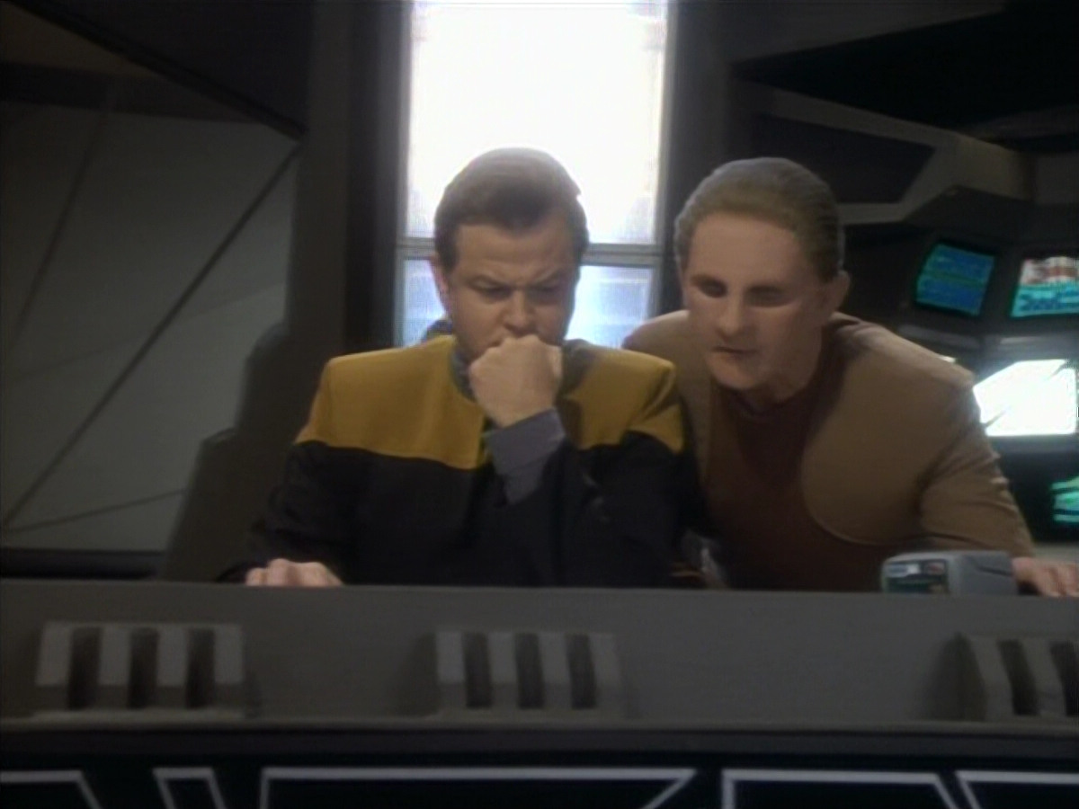 extant_StarTrekDS9_1x10-MoveAlongHome_02465.jpg