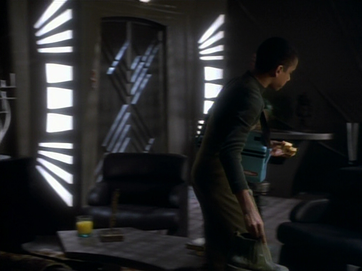 extant_StarTrekDS9_1x11-TheNagus_00129.jpg