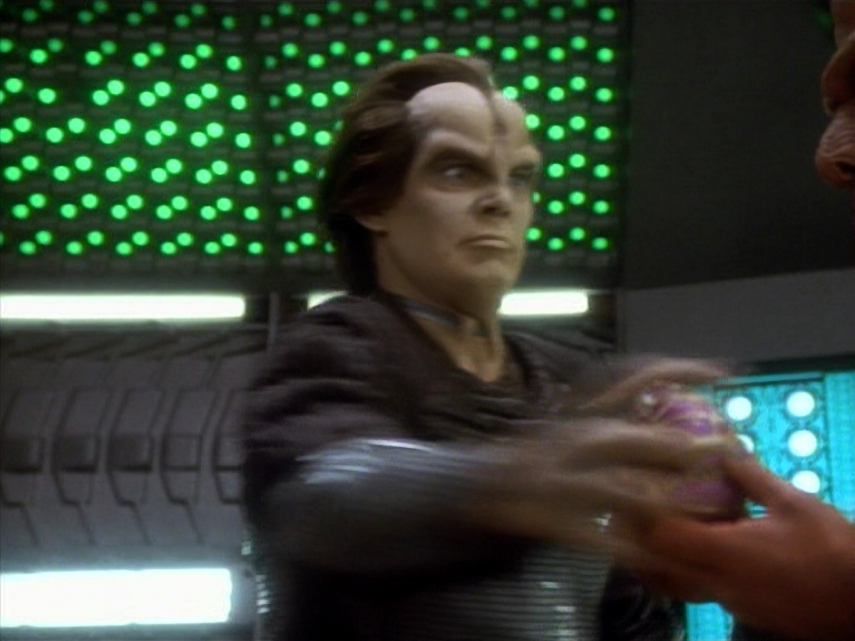 extant_StarTrekDS9_1x12-Vortex_00480.jpg