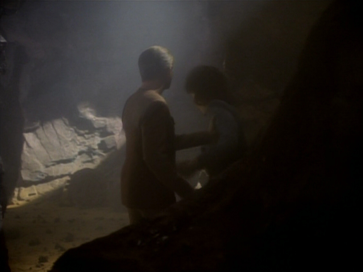 extant_StarTrekDS9_1x12-Vortex_02924.jpg
