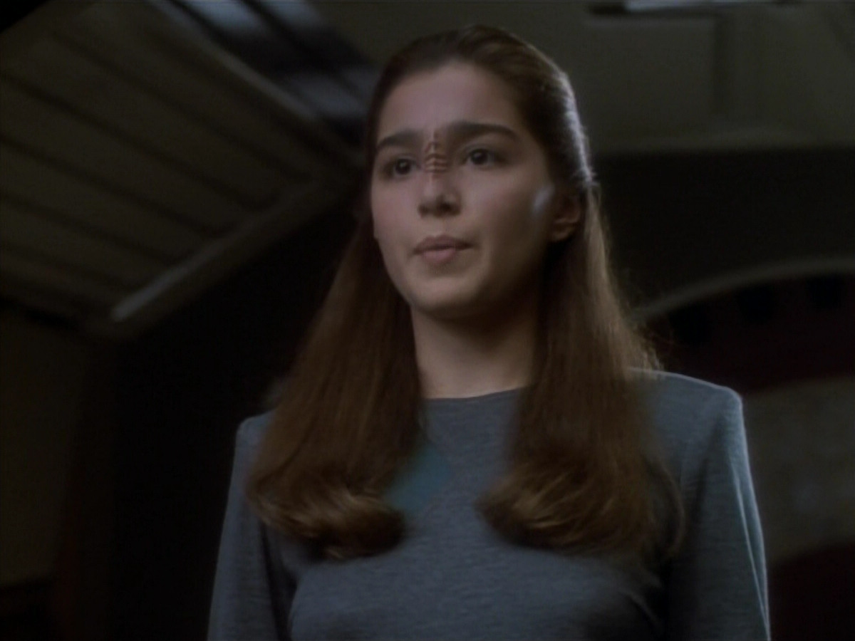 extant_StarTrekDS9_1x14-TheStoryteller_00194.jpg