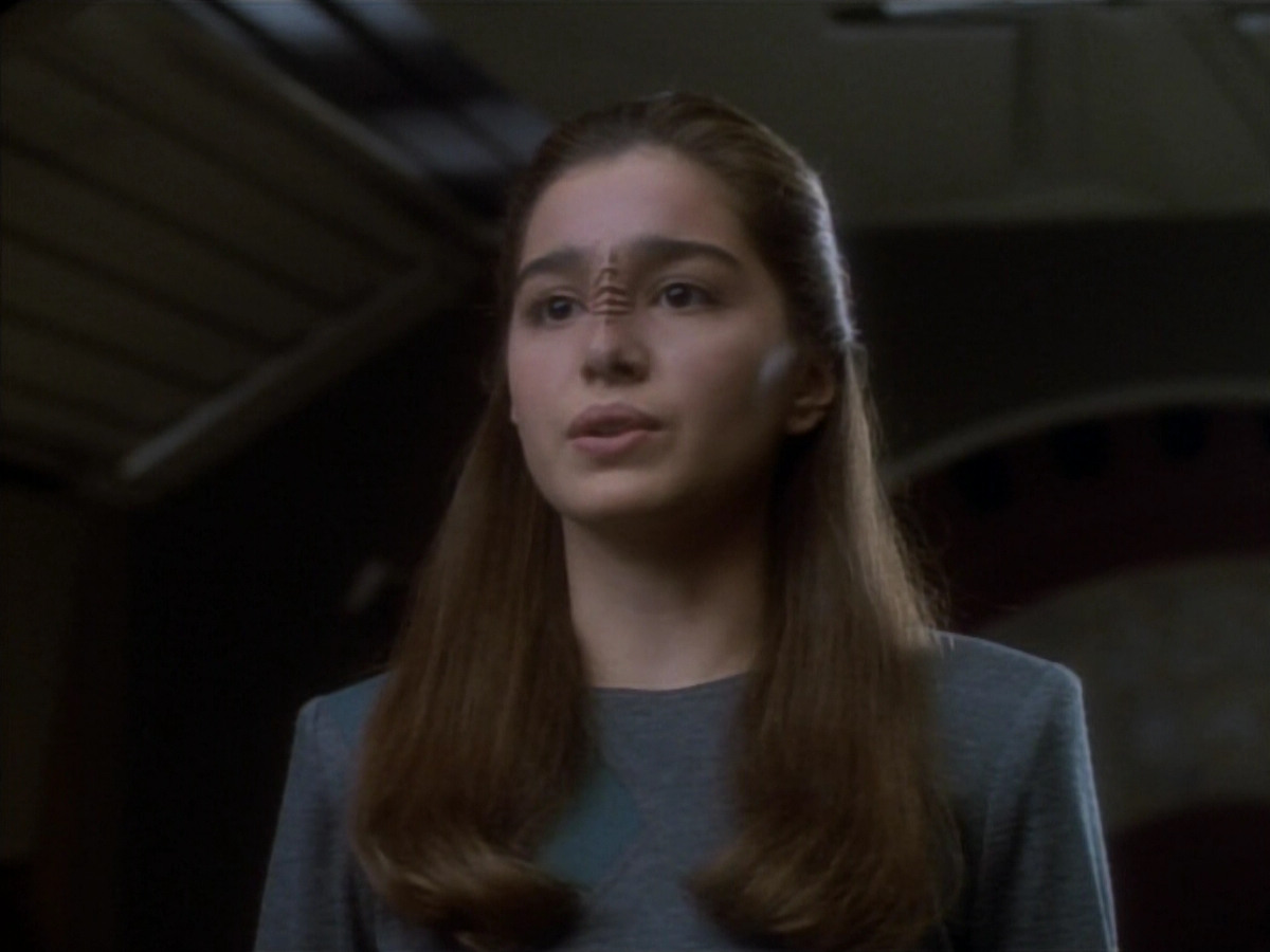 extant_StarTrekDS9_1x14-TheStoryteller_00199.jpg