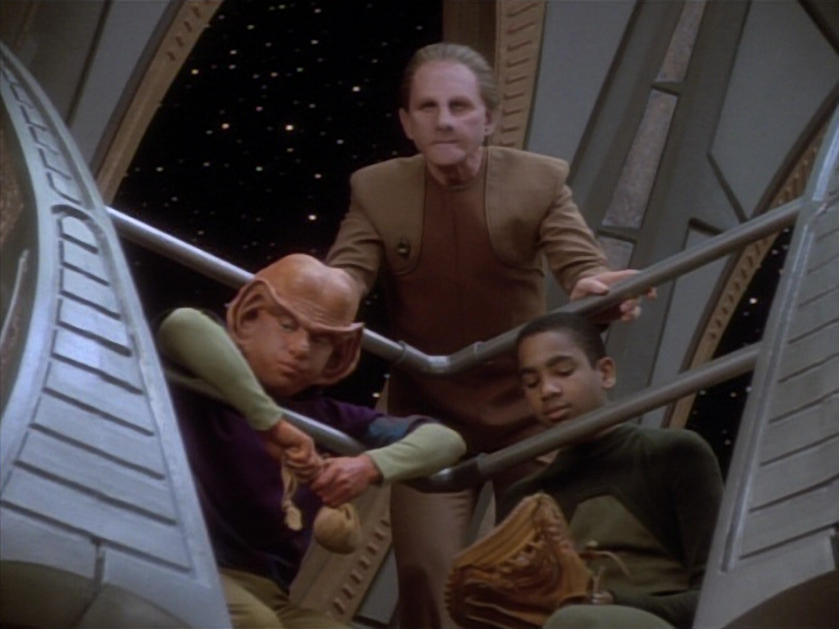 extant_StarTrekDS9_1x14-TheStoryteller_00835.jpg
