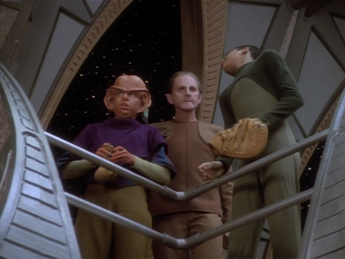 extant_StarTrekDS9_1x14-TheStoryteller_00852.jpg