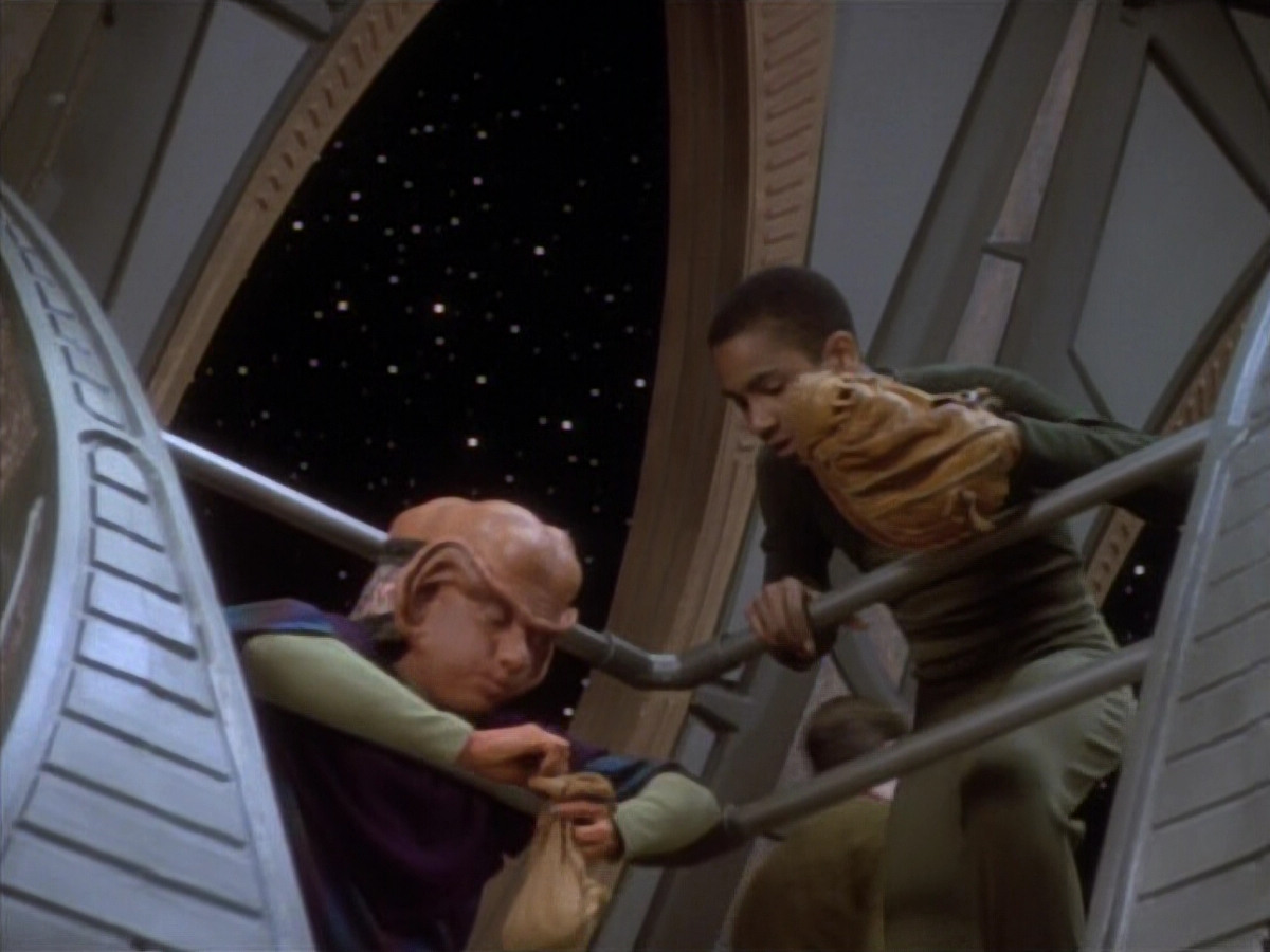 extant_StarTrekDS9_1x14-TheStoryteller_00864.jpg