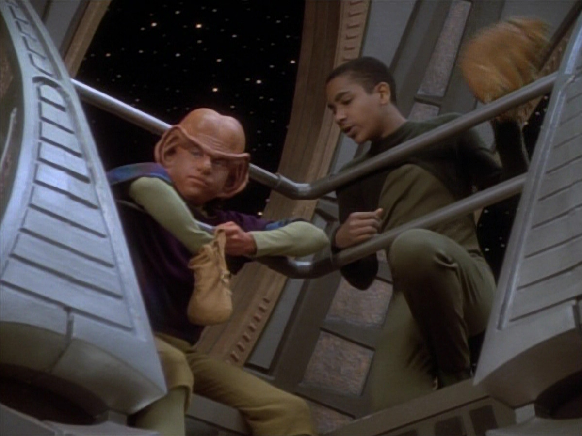 extant_StarTrekDS9_1x14-TheStoryteller_00868.jpg