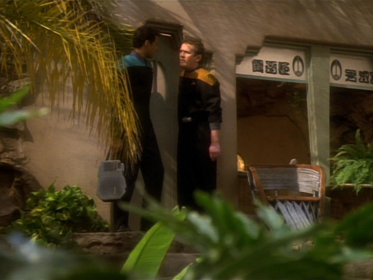 extant_StarTrekDS9_1x14-TheStoryteller_01029.jpg