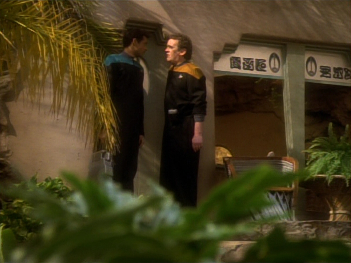 extant_StarTrekDS9_1x14-TheStoryteller_01031.jpg