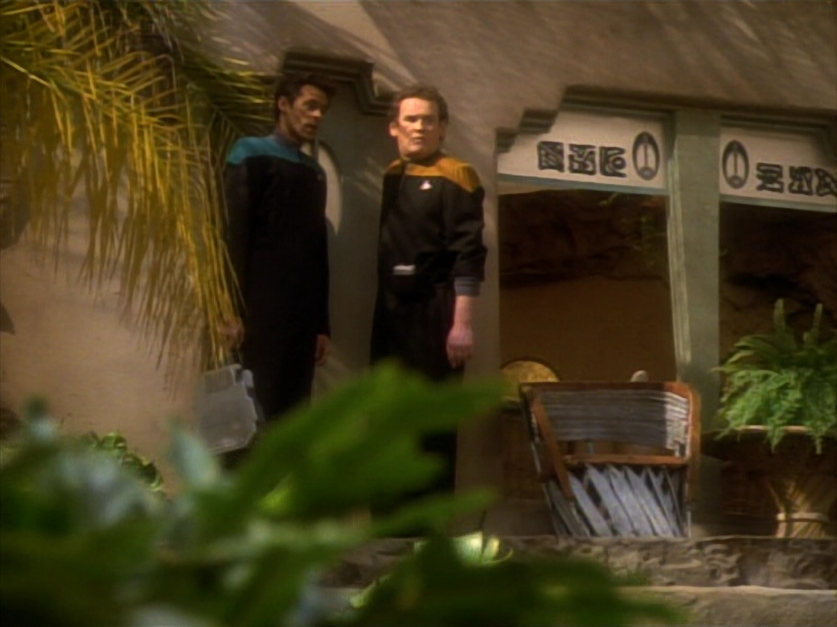 extant_StarTrekDS9_1x14-TheStoryteller_01032.jpg