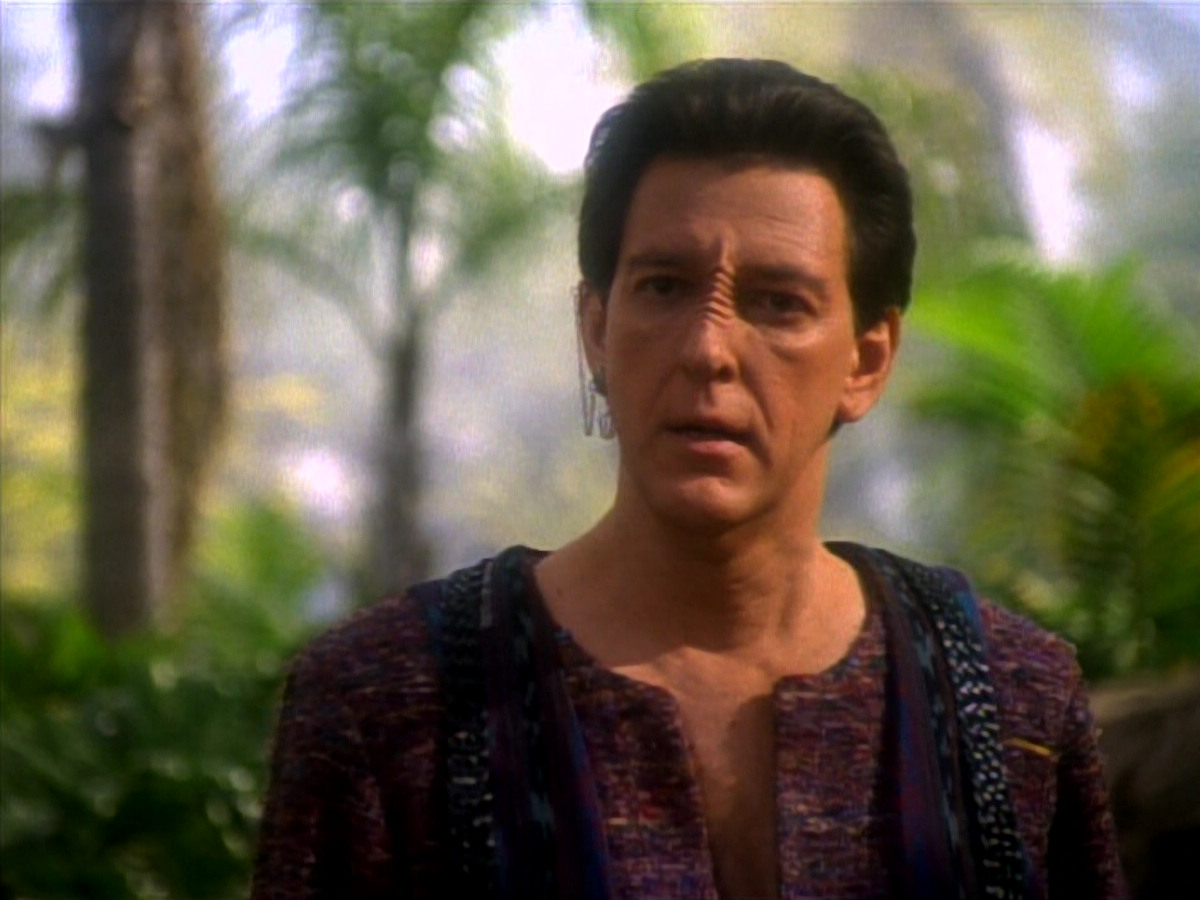 extant_StarTrekDS9_1x14-TheStoryteller_01076.jpg