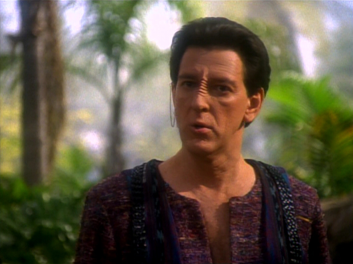 extant_StarTrekDS9_1x14-TheStoryteller_01079.jpg