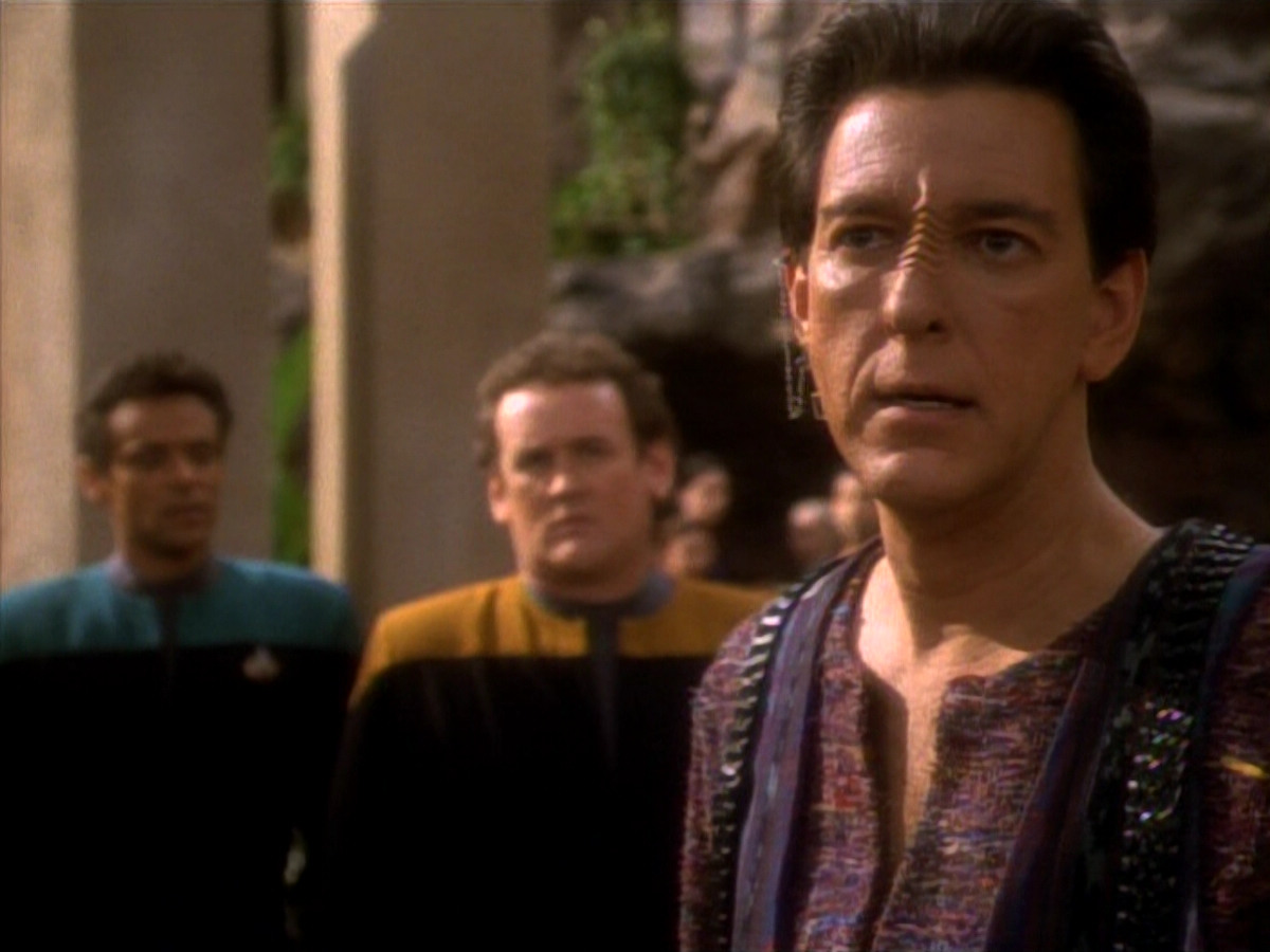 extant_StarTrekDS9_1x14-TheStoryteller_01091.jpg