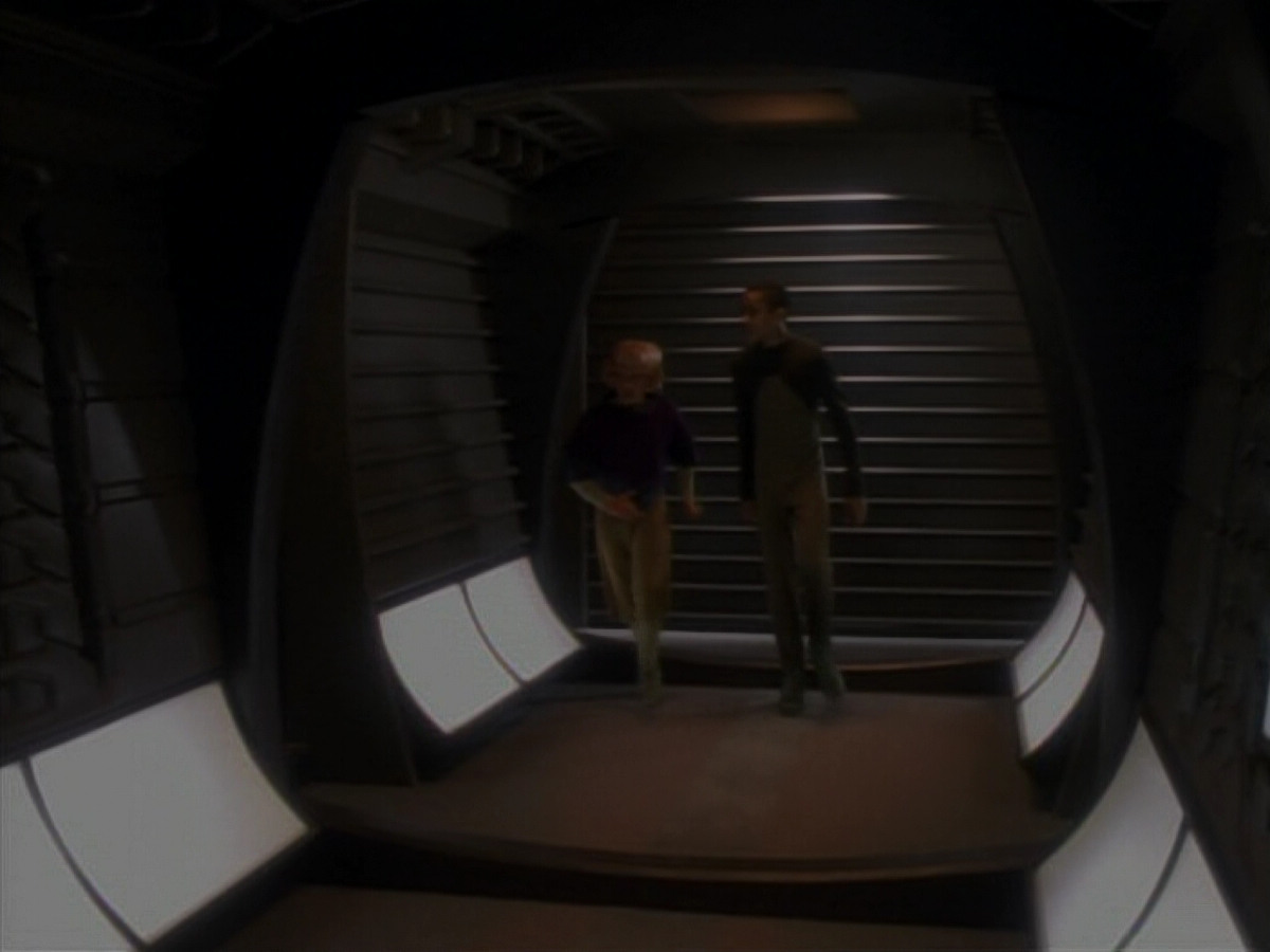 extant_StarTrekDS9_1x14-TheStoryteller_01107.jpg