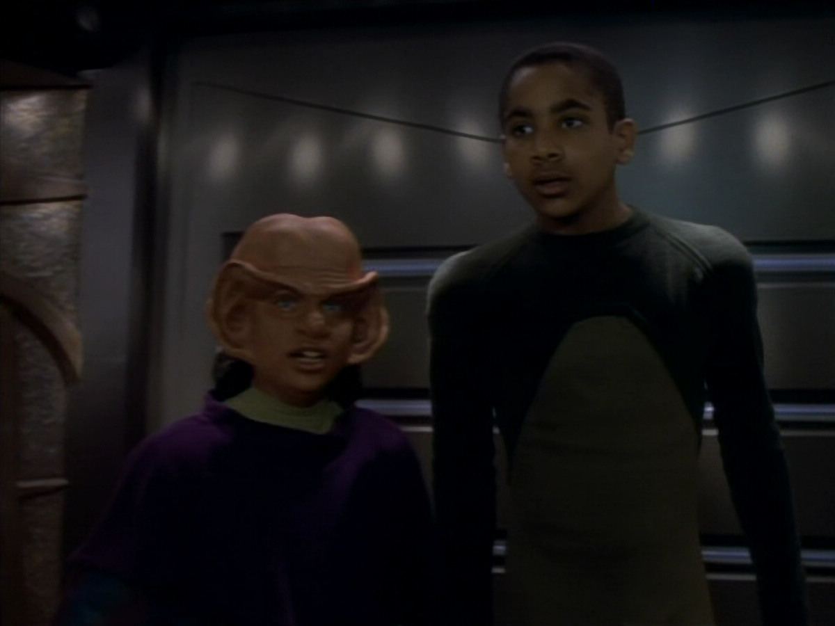 extant_StarTrekDS9_1x14-TheStoryteller_01122.jpg