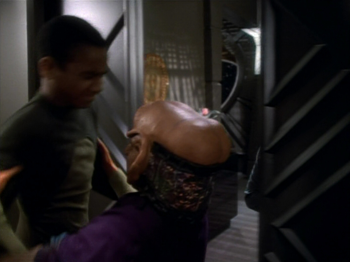 extant_StarTrekDS9_1x14-TheStoryteller_01150.jpg