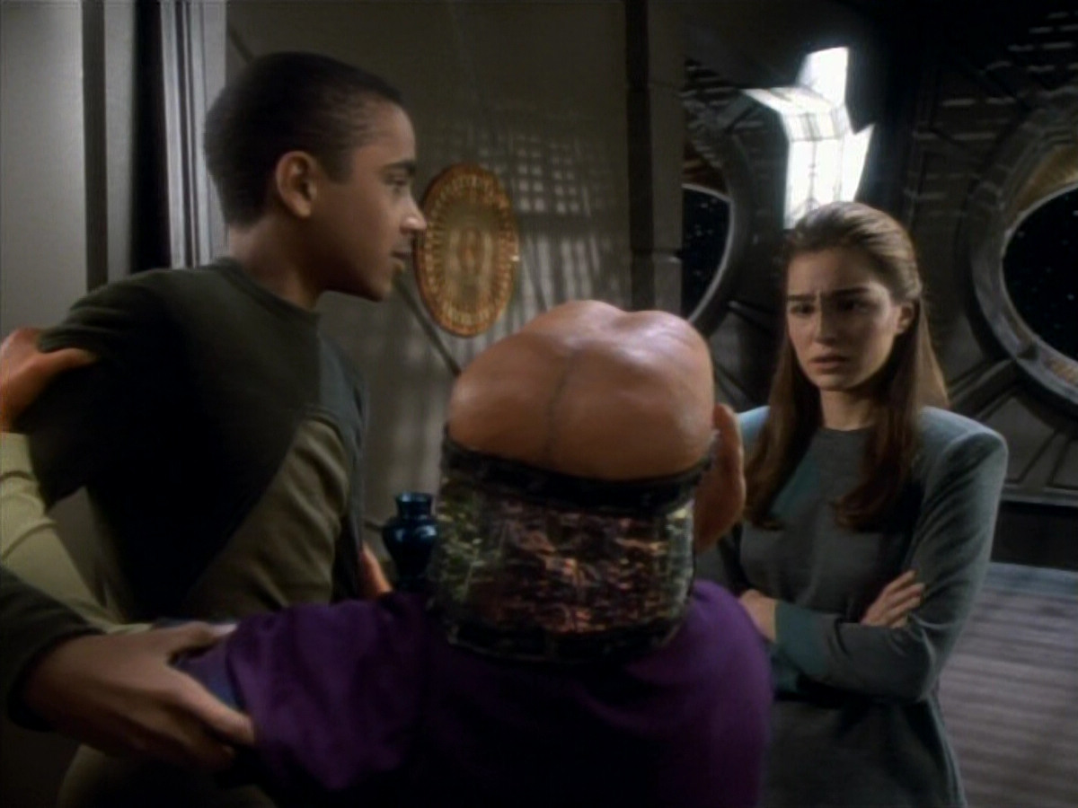 extant_StarTrekDS9_1x14-TheStoryteller_01154.jpg