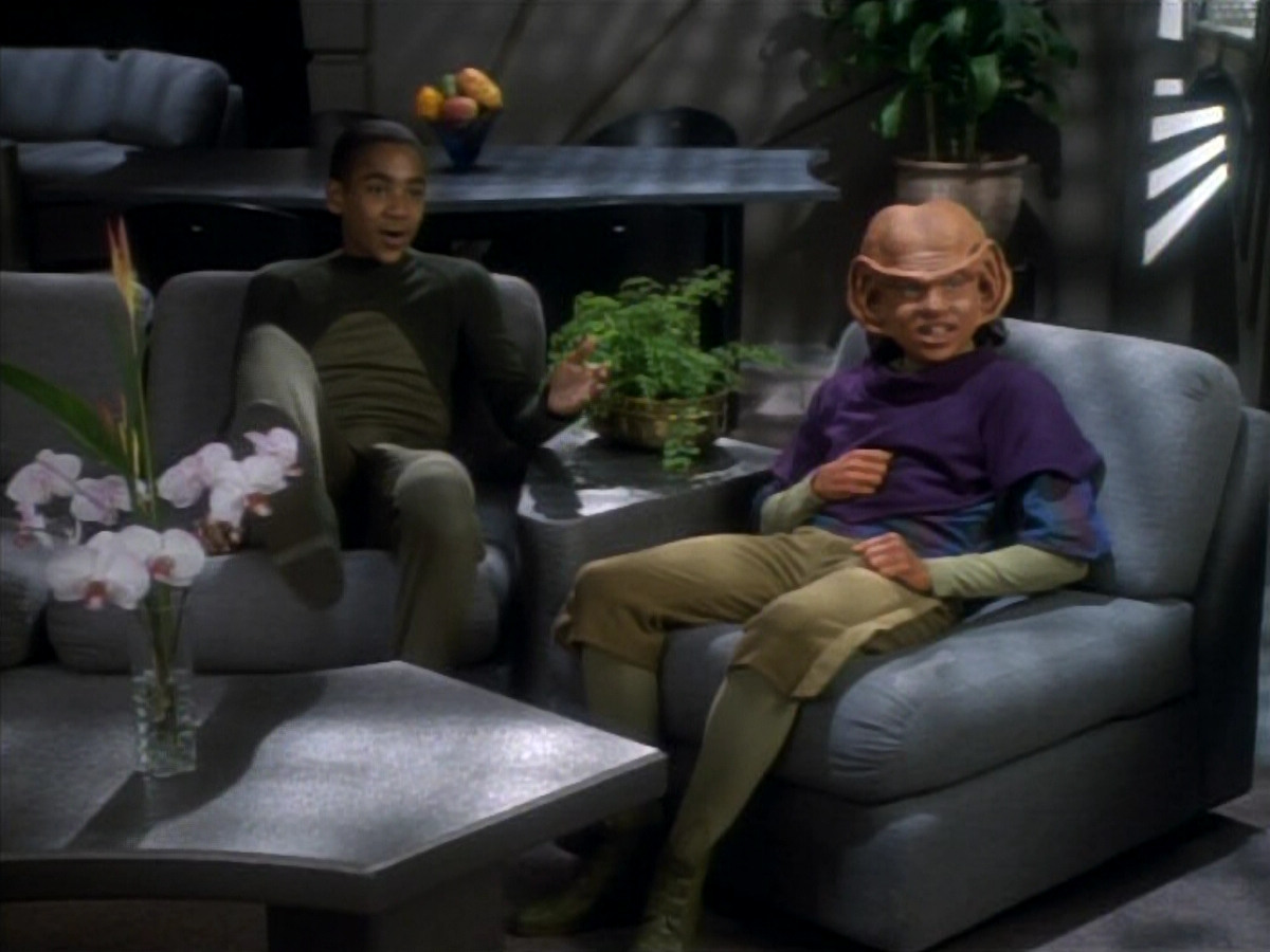 extant_StarTrekDS9_1x14-TheStoryteller_01206.jpg