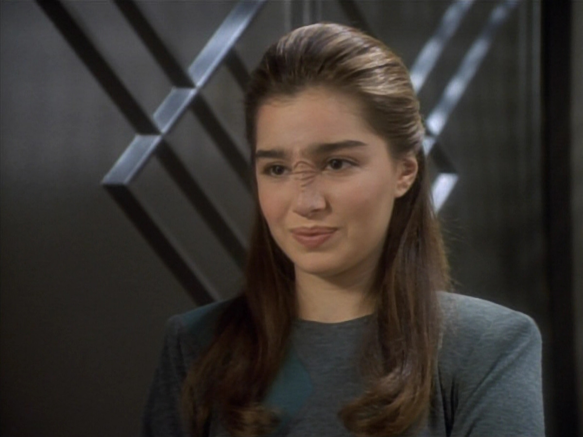 extant_StarTrekDS9_1x14-TheStoryteller_01213.jpg