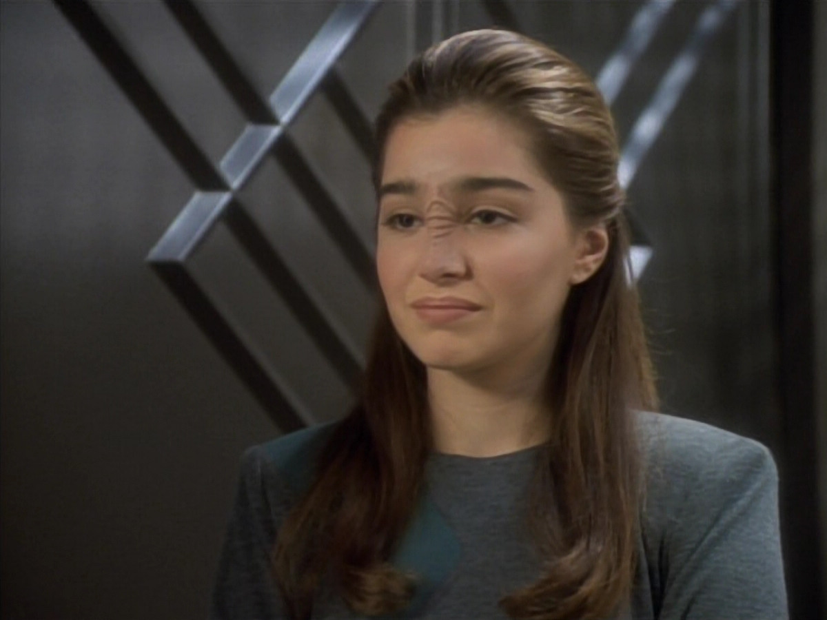 extant_StarTrekDS9_1x14-TheStoryteller_01225.jpg