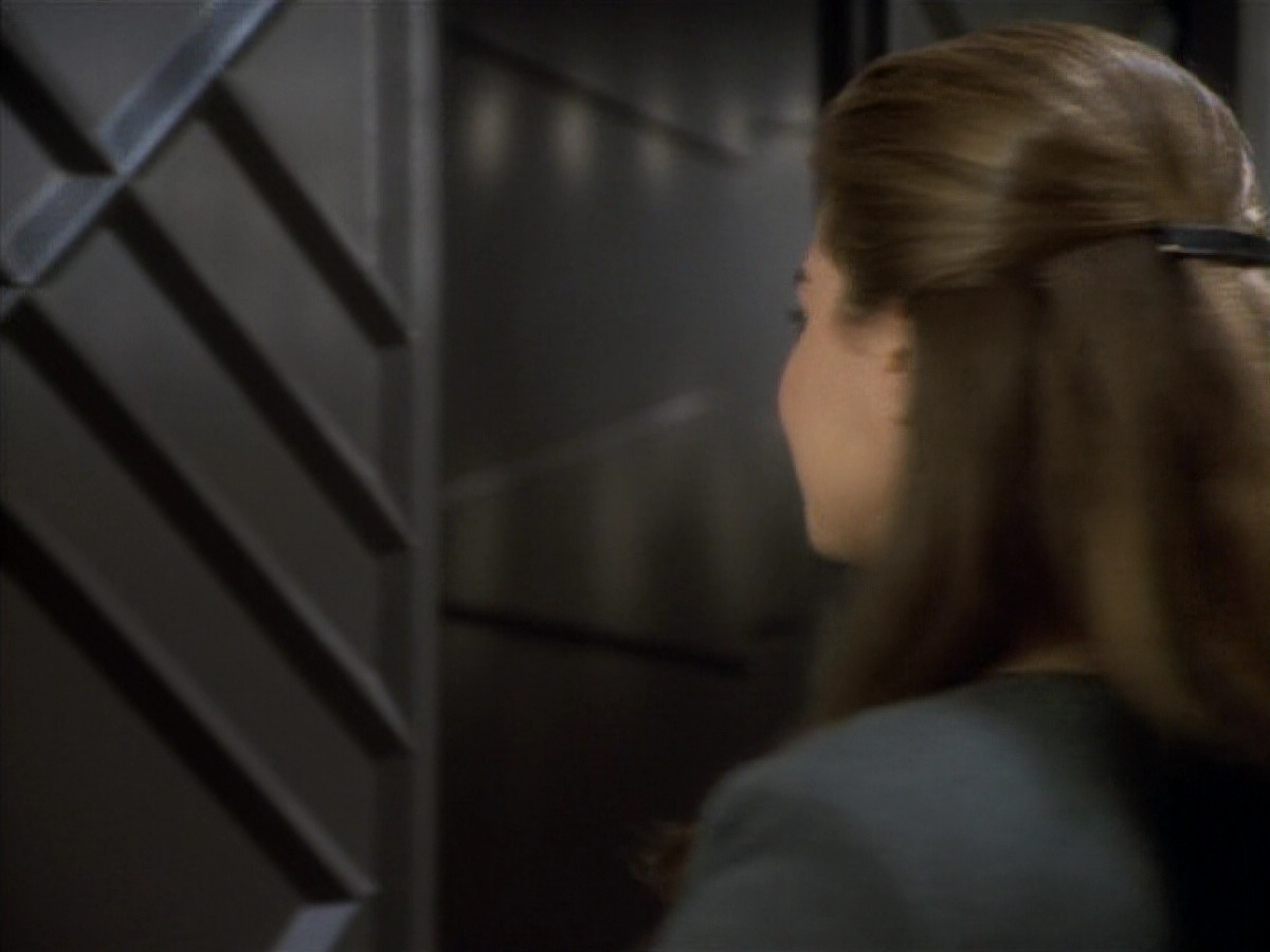 extant_StarTrekDS9_1x14-TheStoryteller_01228.jpg