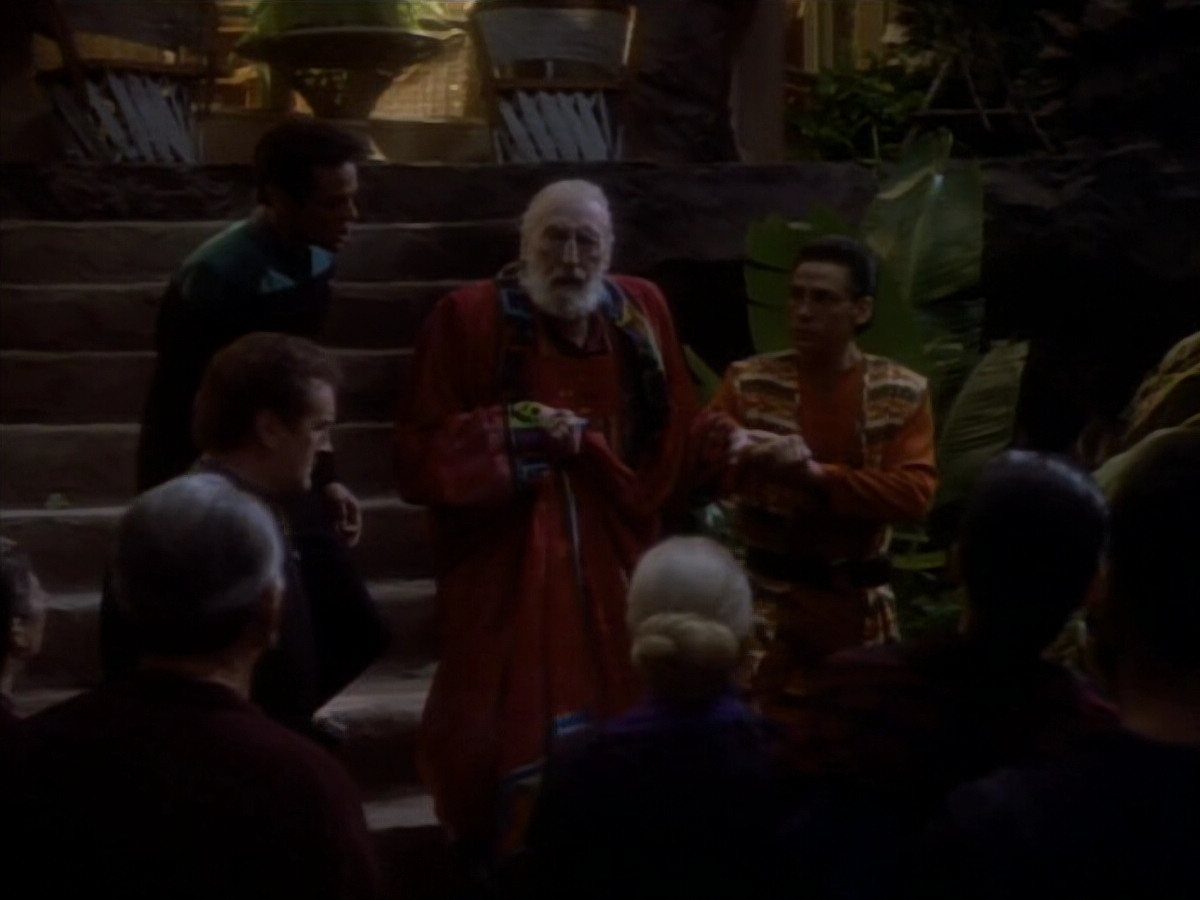 extant_StarTrekDS9_1x14-TheStoryteller_01244.jpg