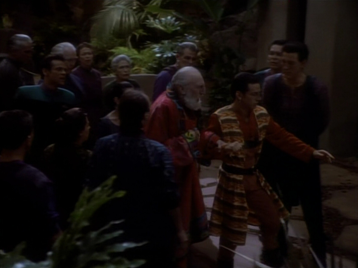 extant_StarTrekDS9_1x14-TheStoryteller_01258.jpg