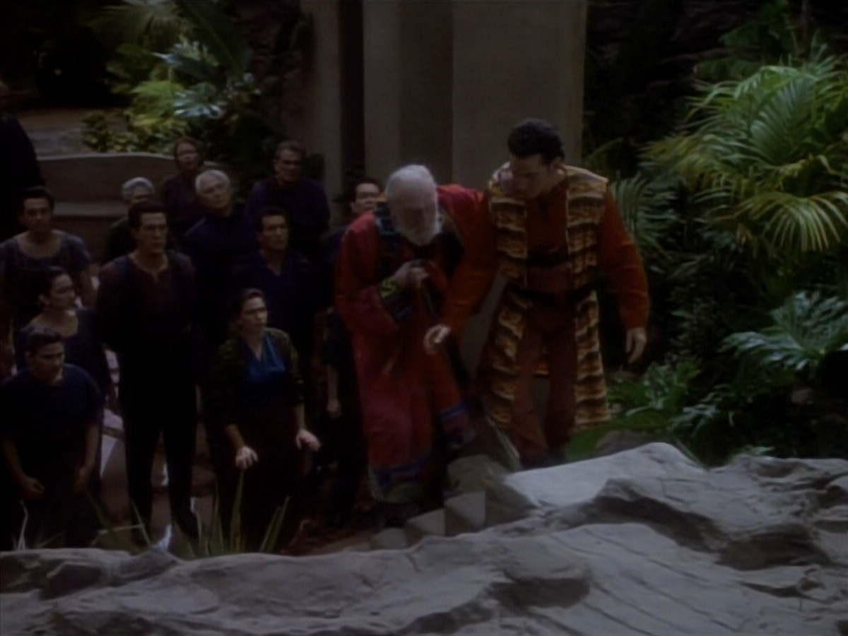 extant_StarTrekDS9_1x14-TheStoryteller_01270.jpg